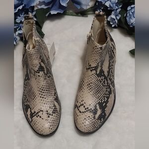 So botiens shoes for women size 7.5